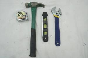 lot 86 image: Tools, Tape Measurer, Masterforce 240z hammer, leveler, and wrench