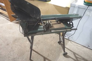 lot 102 image: Antique Jet band saw