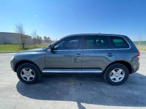 lot 23 image: 2006 Volkswagen Touareg