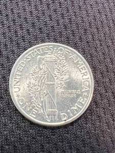 lot 07 image: 1937 US MERCURY DIME UNC