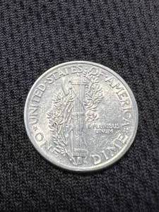 lot 29 image: 1940 US MERCURY DIME UNC