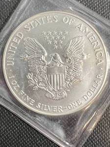 lot 34 image: 1993 AMERICAN SILVER EAGLE 1 TROY OZ .999 FINE SILVER