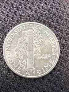 lot 74 image: 1942 US MERCURY DIME UNC