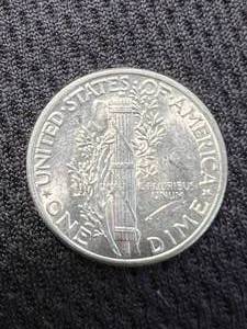 lot 92 image: 1945 US MERCURY DIME UNC