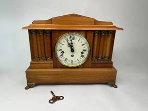 lot 13 image: Vintage Emperor Mantle Clock