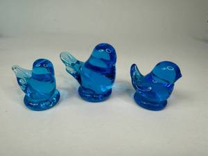 lot 25 image: Twelve Blue Birds of Happiness Lot