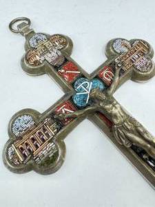 lot 2 image: Micro Mosaic Crucifix