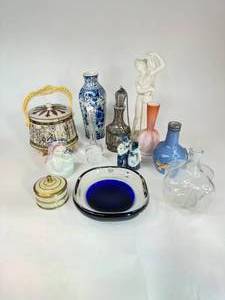 lot 15 image: 12 Piece Vintage Home Dcor Lot