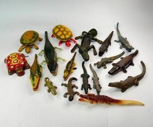 lot 17 image: Cast Iron, Tin, and Plastic AlligatorCrocodileTurtle Lot
