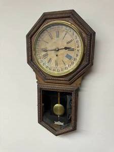 lot 32 image: Antique Waterbury Clock