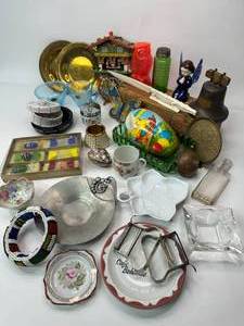lot 52 image: Vintage Box Lot of Random Stuff