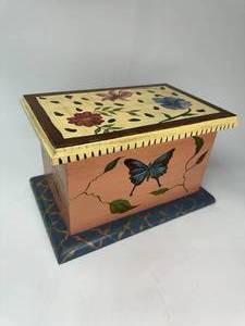 lot 63 image: Butterfly with Flowers Box