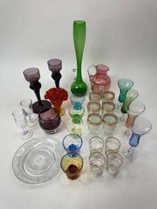 lot 77 image: Vintage Glass Lot