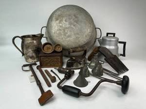 lot 88 image: Primitive Antique Vintage Mixed Box Lot 1