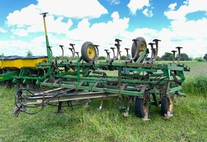 lot 4 image: John Deere 24 Ft Field Cultivator