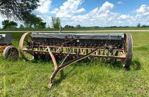 lot 15 image: Minneapolis Moline 12-Ft Grain Drill, P3-6