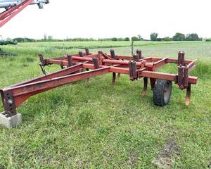 lot 14 image: Chisel Plow