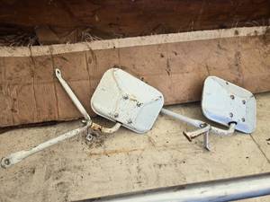 lot 14 image: Older Truck Mirrors