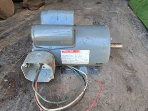 lot 58 image: Micro Trap 1 12 HP Motor - Untested
