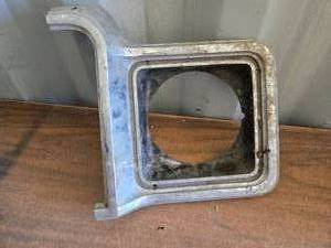 lot 71 image: Square Body Chevy One Side Head Light Bevel