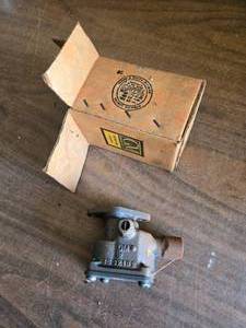 lot 86 image: GM Oil Pump Assembly for Maybe 65-67 Nova - Box Doesnt Match the Part