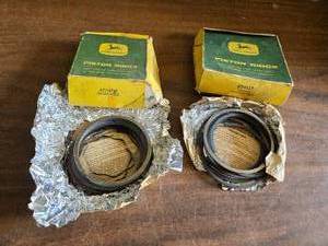 lot 105 image: John Deere Piston Rings