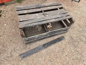 lot 119 image: Wooden Chicken  Rabbit Crate - Needs a bit of TLC