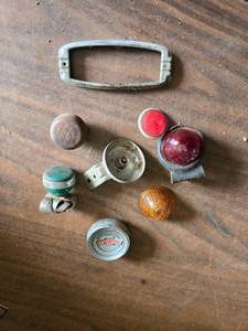 lot 122 image: Misc. Vintage Auto and Tractor Pieces