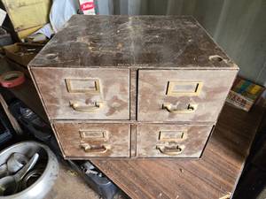 lot 127 image: 4 Drawer Metal Cabinet