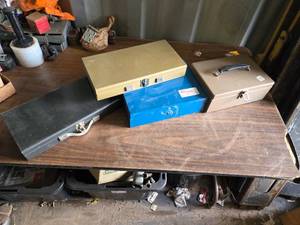 lot 128 image: Lot of 4 Cash and Other Cases