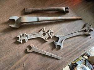 lot 162 image: Lot of Old Tools