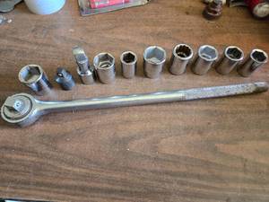 lot 164 image: 34 Inch Ratchet and Sockets