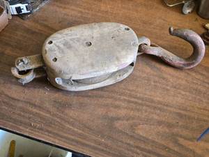 lot 178 image: Old Wooden Cased Pulley