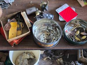 lot 186 image: Small Engine Carburetors and Parts