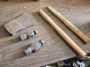 lot 190 image: Hammer Handles, Ball Peen Hammer Heads, Axe Head