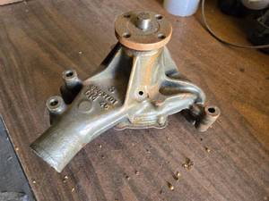 lot 193 image: Water Pump for 1972-75 Chevy - Unsure of Condition Part 6263701