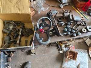 lot 211 image: Gears, Milling Machine Parts and More