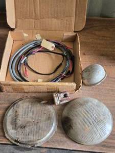 lot 270 image: Light Covers and Wiring Harness