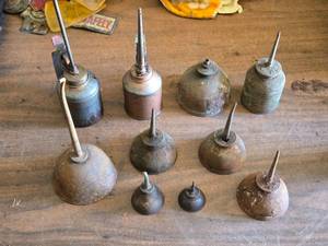 lot 280 image: Vintage Oiling Cans