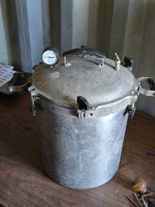 lot 286 image: Older Aluminum Pressure Canner