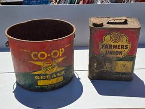 lot 291 image: Farmers Union Co-Op Pail and Pan (Pail has rusted out bottom)
