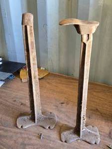lot 300 image: Cobbler Anvil