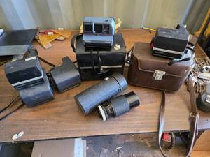 lot 305 image: Polaroid Cameras & Vivitar Series 1 Lens