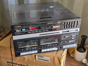 lot 331 image: Fisher MC-723 Radio and Turn Table - Untested