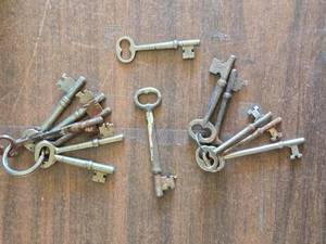 lot 343 image: Skeleton Keys