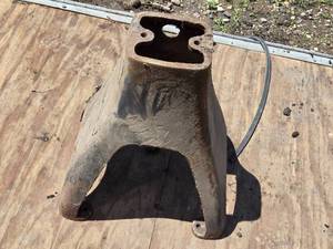 lot 370 image: Iron Cream Separator Base - Heavy