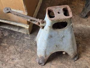 lot 365 image: Iron Cream Separator Base - Heavy