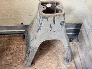 lot 366 image: Iron Cream Separator Base - Heavy