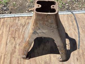 lot 367 image: Iron Cream Separator Base - Heavy