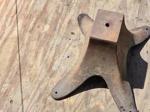 lot 378 image: Iron Cream Separator Base - Heavy